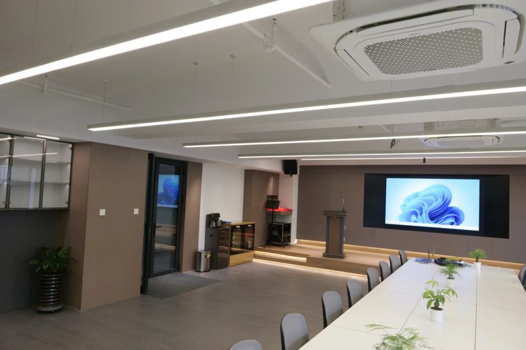 小藍(lán)鯨石晶地板-富泉商貿(mào)公司會議室改造后案例圖片角度2